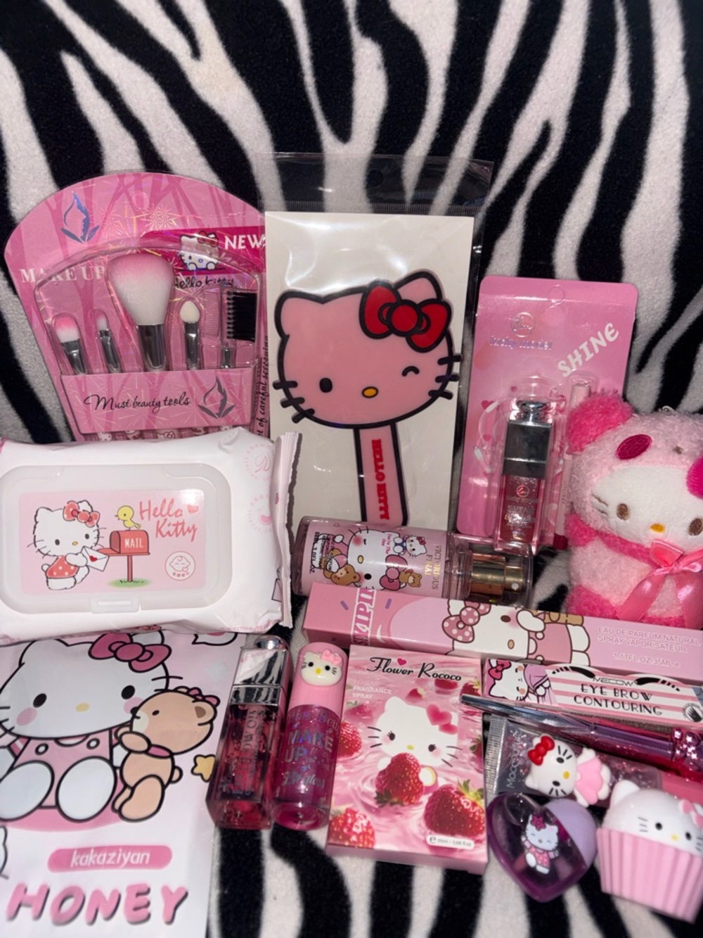 Hello Kitty Pink Beauty & Accessories Gift Set
